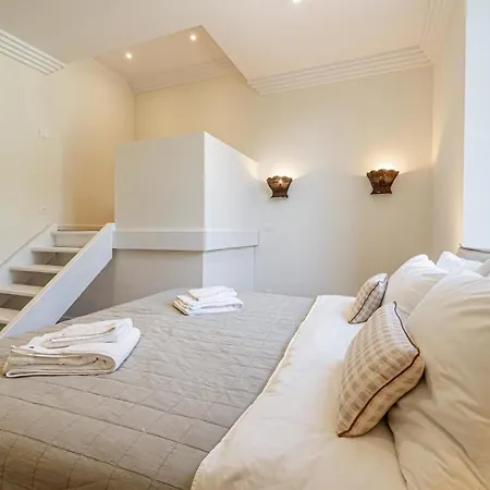 69 Picaud - Charming 3-bed With Sea View Balcony And Parking Cannes