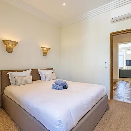 Apartamento 69 Picaud - Charming 3-bed With Sea View Balcony And Parking Cannes