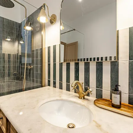 69 Picaud - Charming 3-bed With Sea View Balcony And Parking Cannes