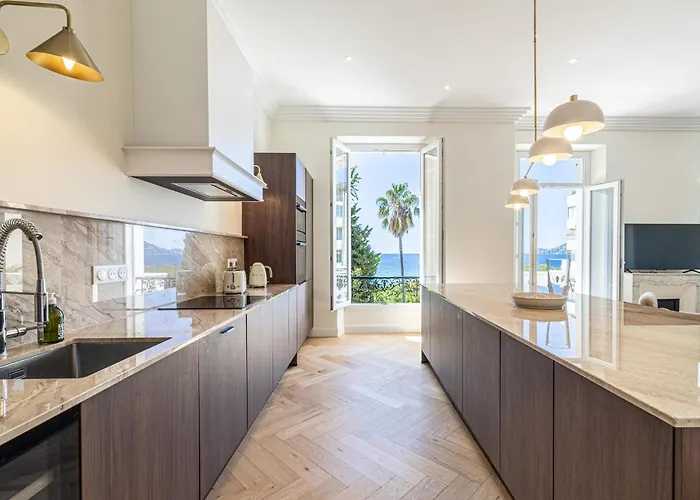 69 Picaud - Charming 3-bed With Sea View Balcony And Parking カンヌ