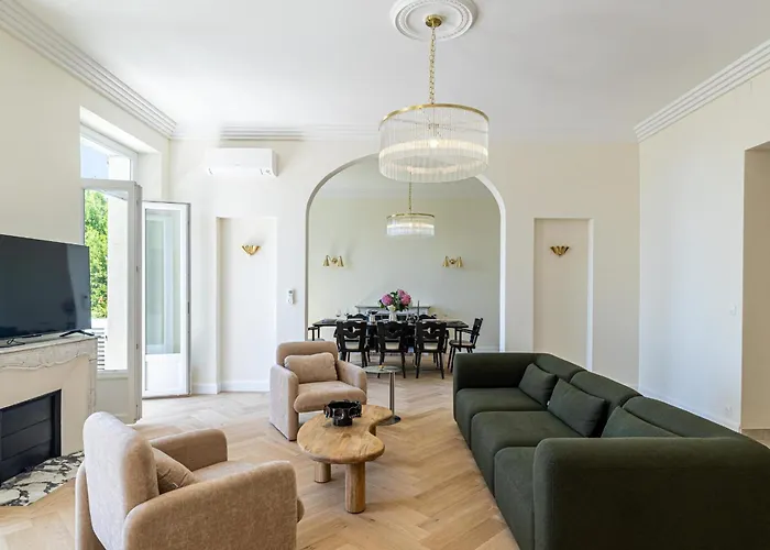 69 Picaud - Charming 3-bed With Sea View Balcony And Parking アパート カンヌ